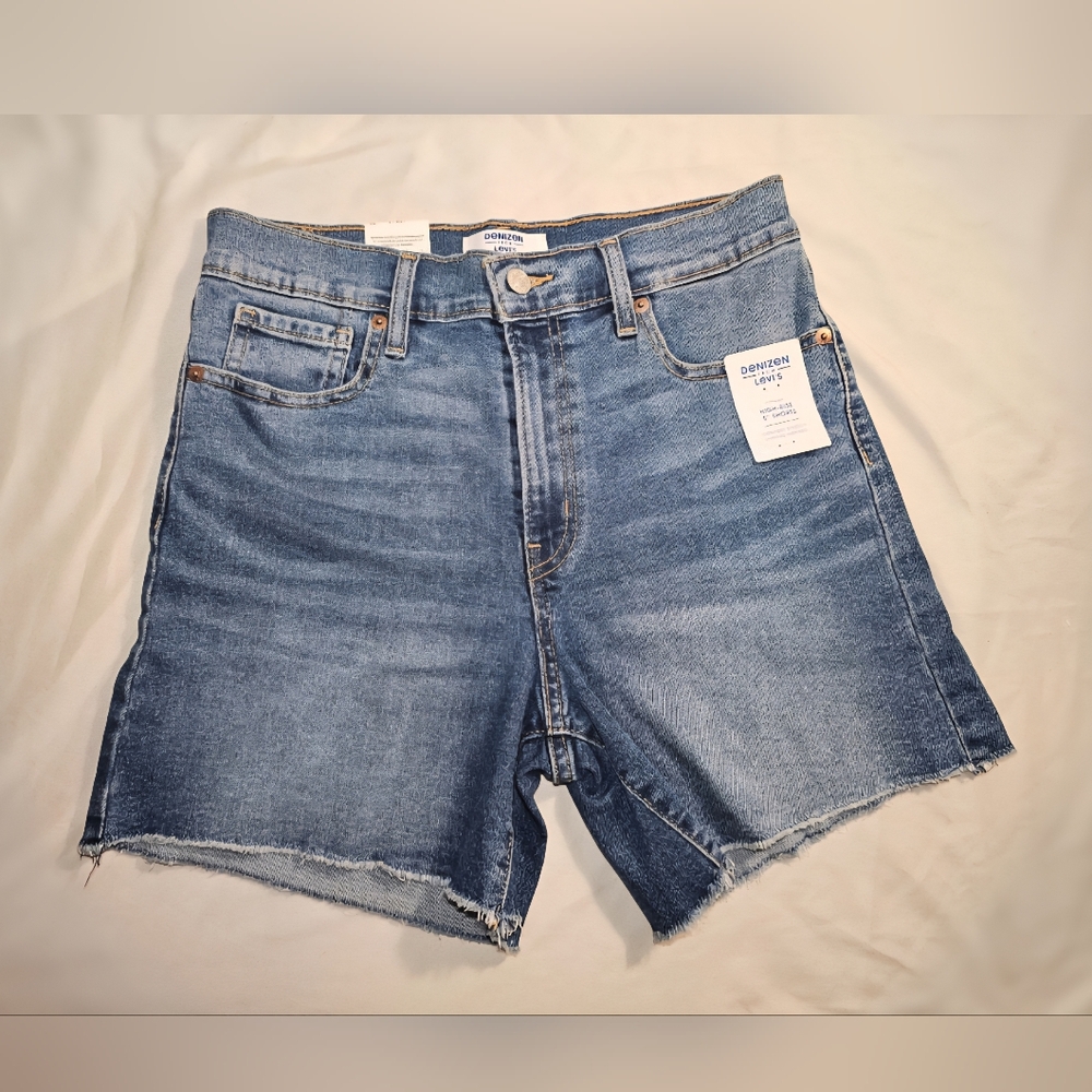 NEW Levi's Denizen Women's Denim 5" Shorts - 4